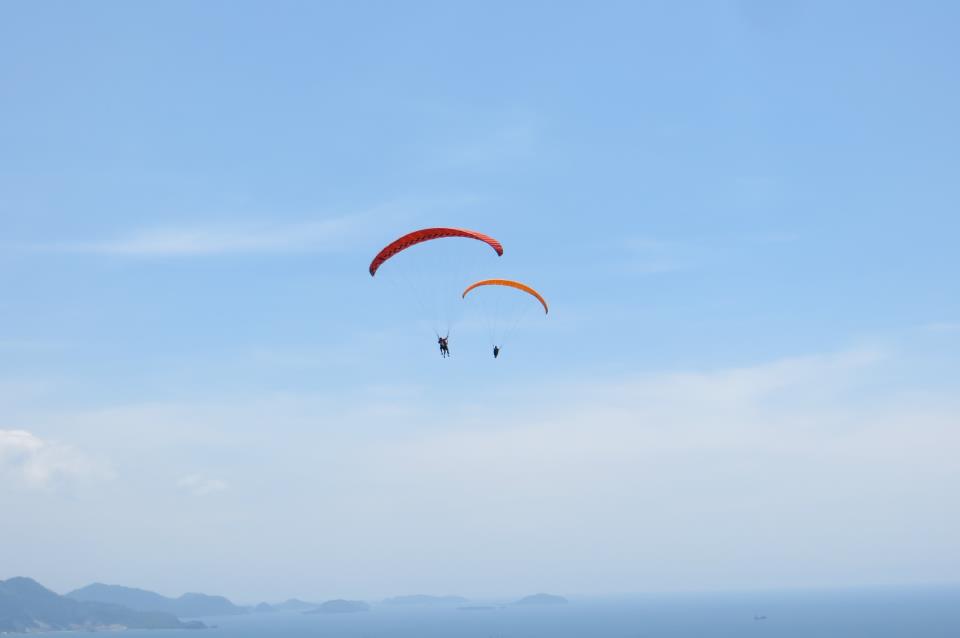 paragliding with air manis hillside retreat padang west sumatra